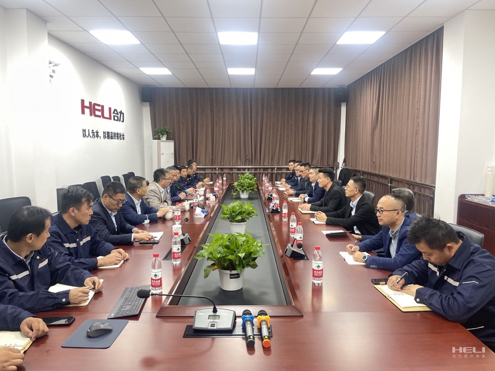 与上海尊龙凯时人生就是搏昆山、嘉定分公司员工交流座谈.jpg